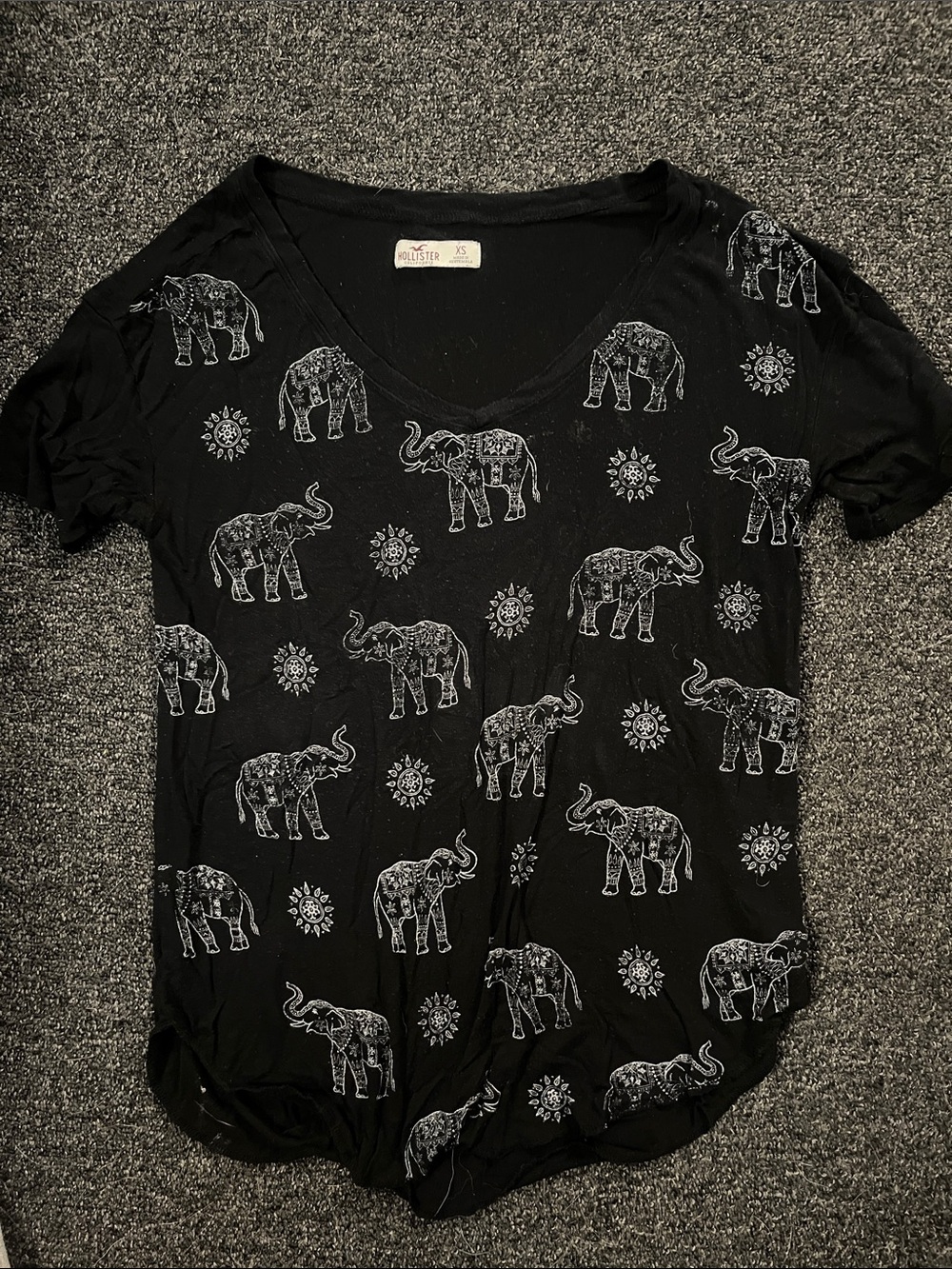 7/$20 Hollister Black V-Neck Tee with White Elephant Print